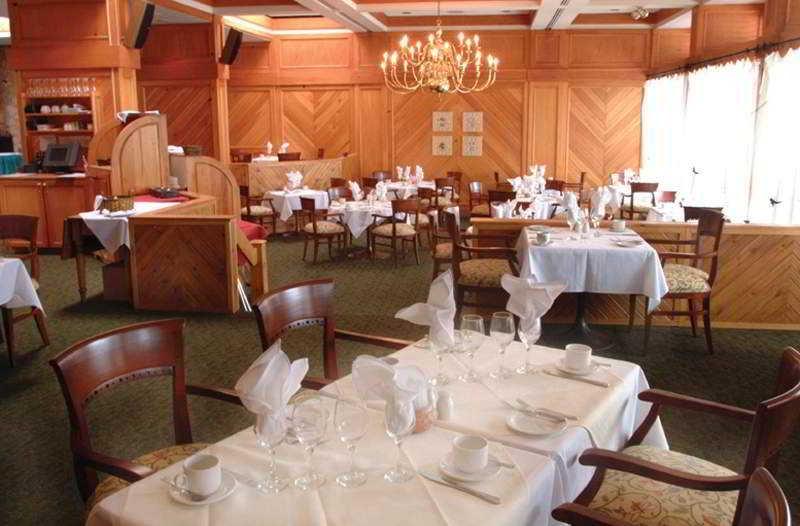 Pinestone Resort, Conference Centre, Spa & Golf Course ฮาลีเบอร์ตัน ร้านอาหาร รูปภาพ